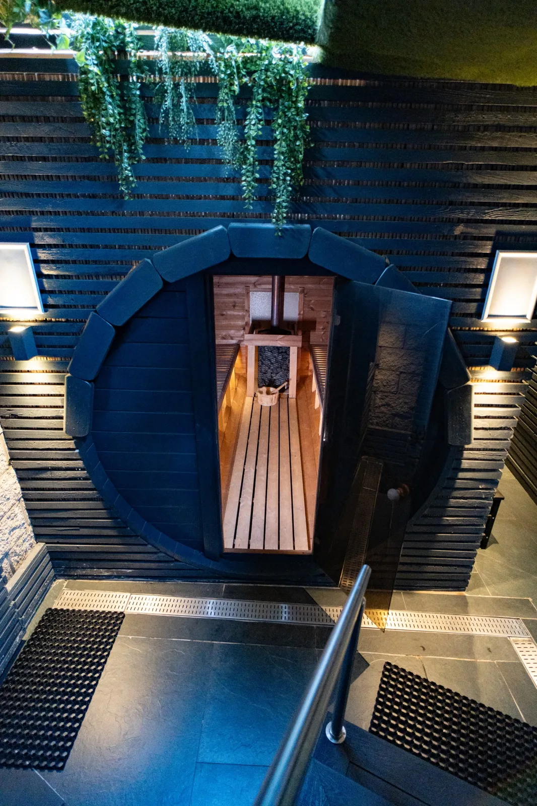 Open barrel sauna